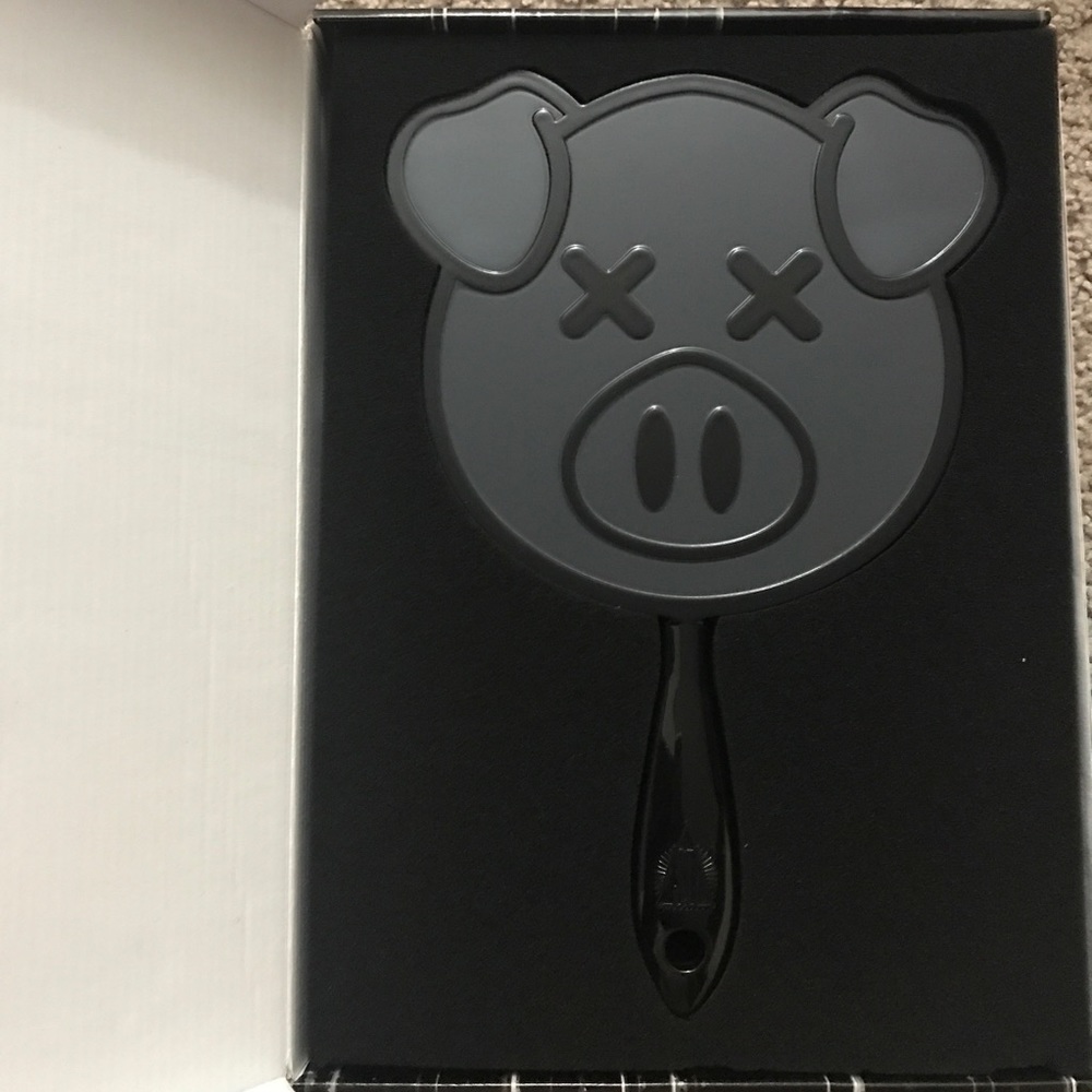 ‼️SOLD‼️Jeffree star black pig mirror
